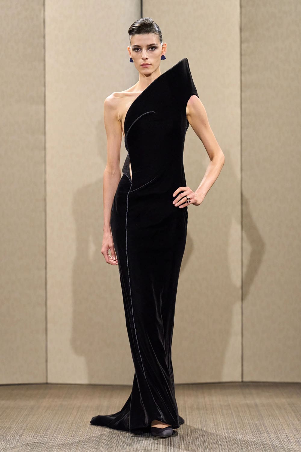 Armani Privè Autunno Inverno 2026 2027 Haute Couture Runway Magazine (56)