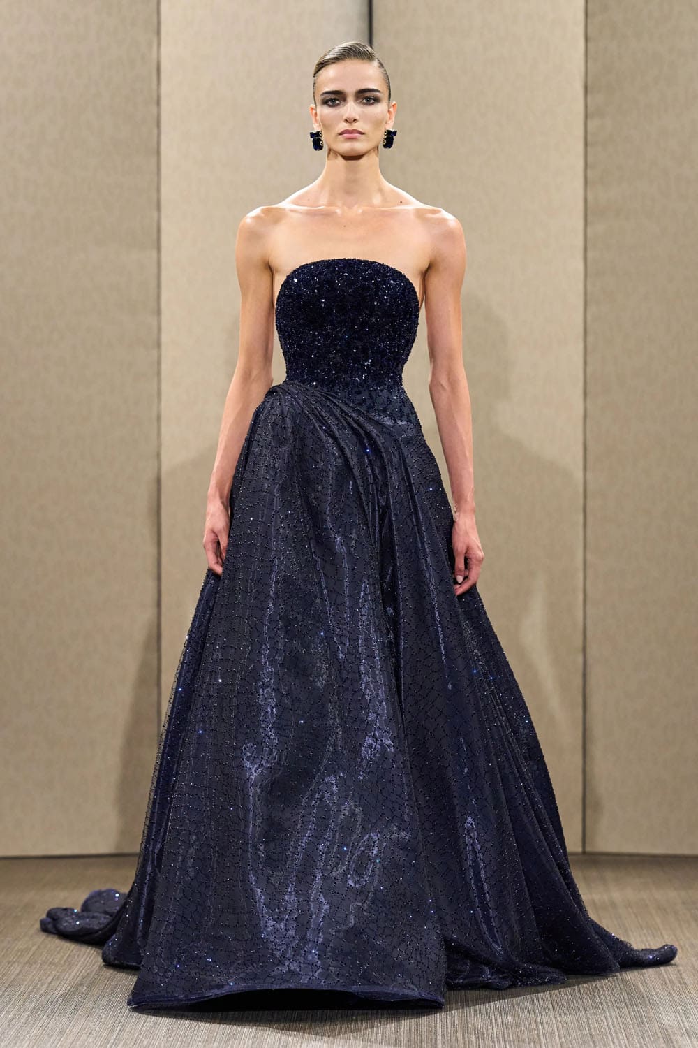 Armani Privè Autunno Inverno 2026 2027 Haute Couture Runway Magazine (57)