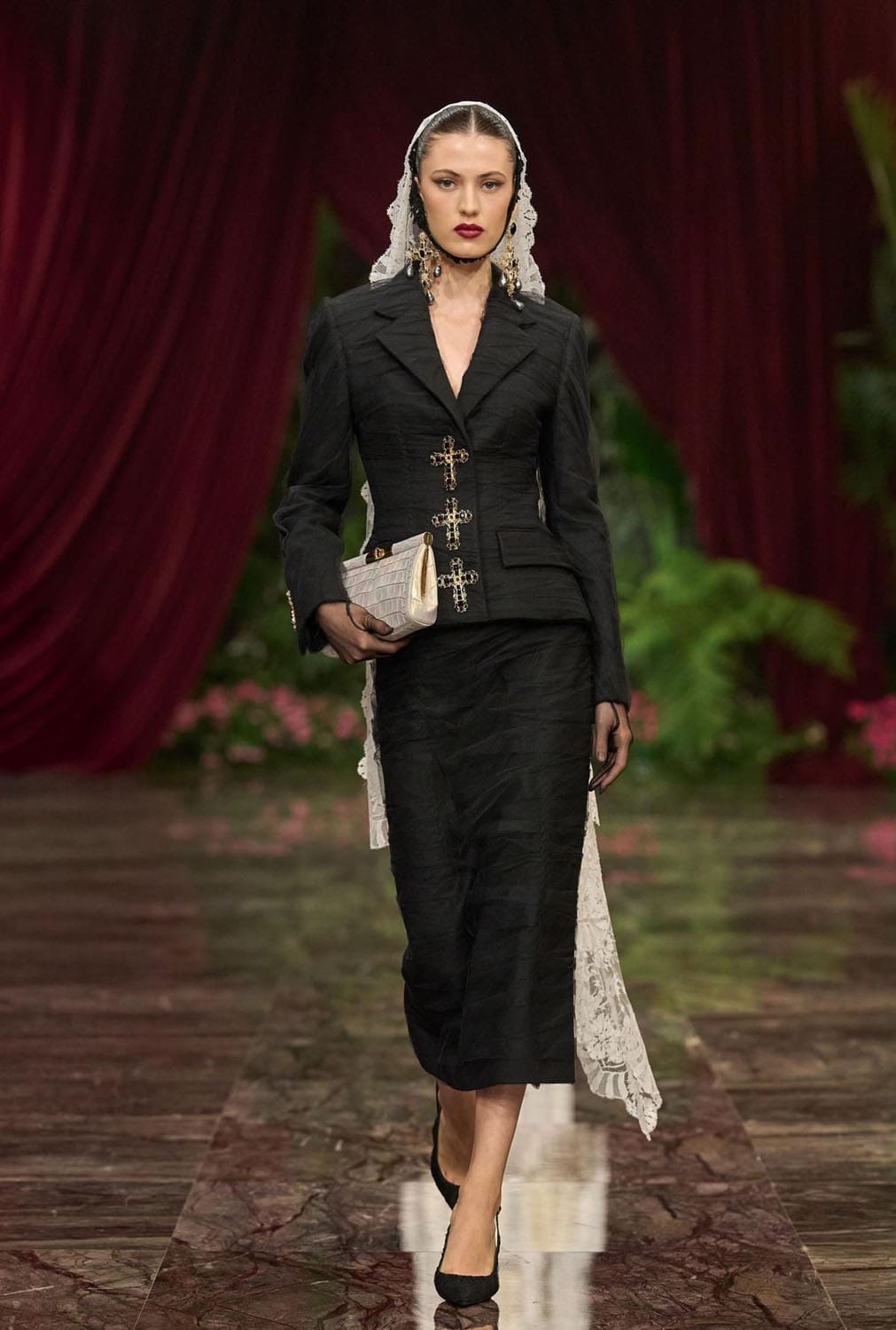 Dolce Gabbana Alta Moda 2026 Runway Magazine (15)