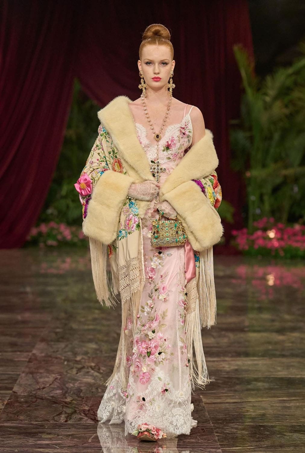 Dolce Gabbana Alta Moda 2026 Runway Magazine (17)