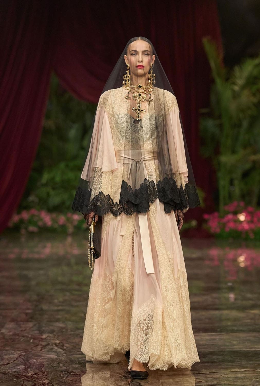 Dolce Gabbana Alta Moda 2026 Runway Magazine (22)