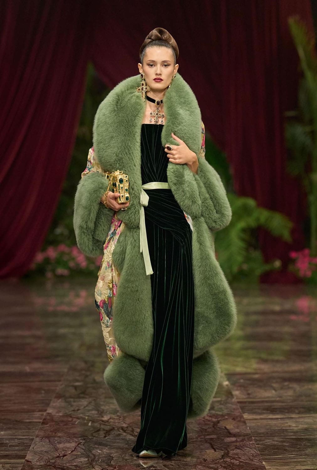 Dolce Gabbana Alta Moda 2026 Runway Magazine (39)
