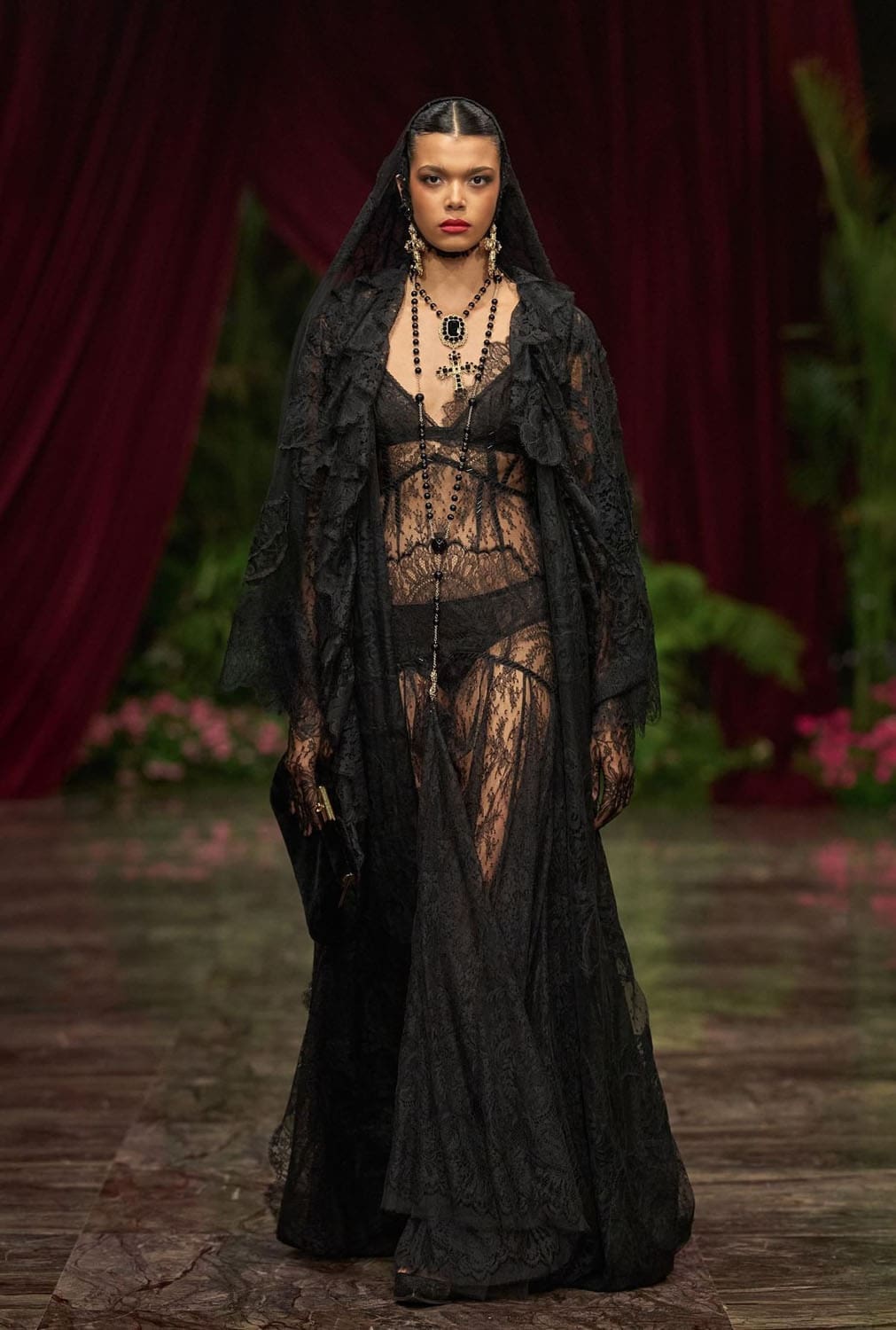 Dolce Gabbana Alta Moda 2026 Runway Magazine (44)