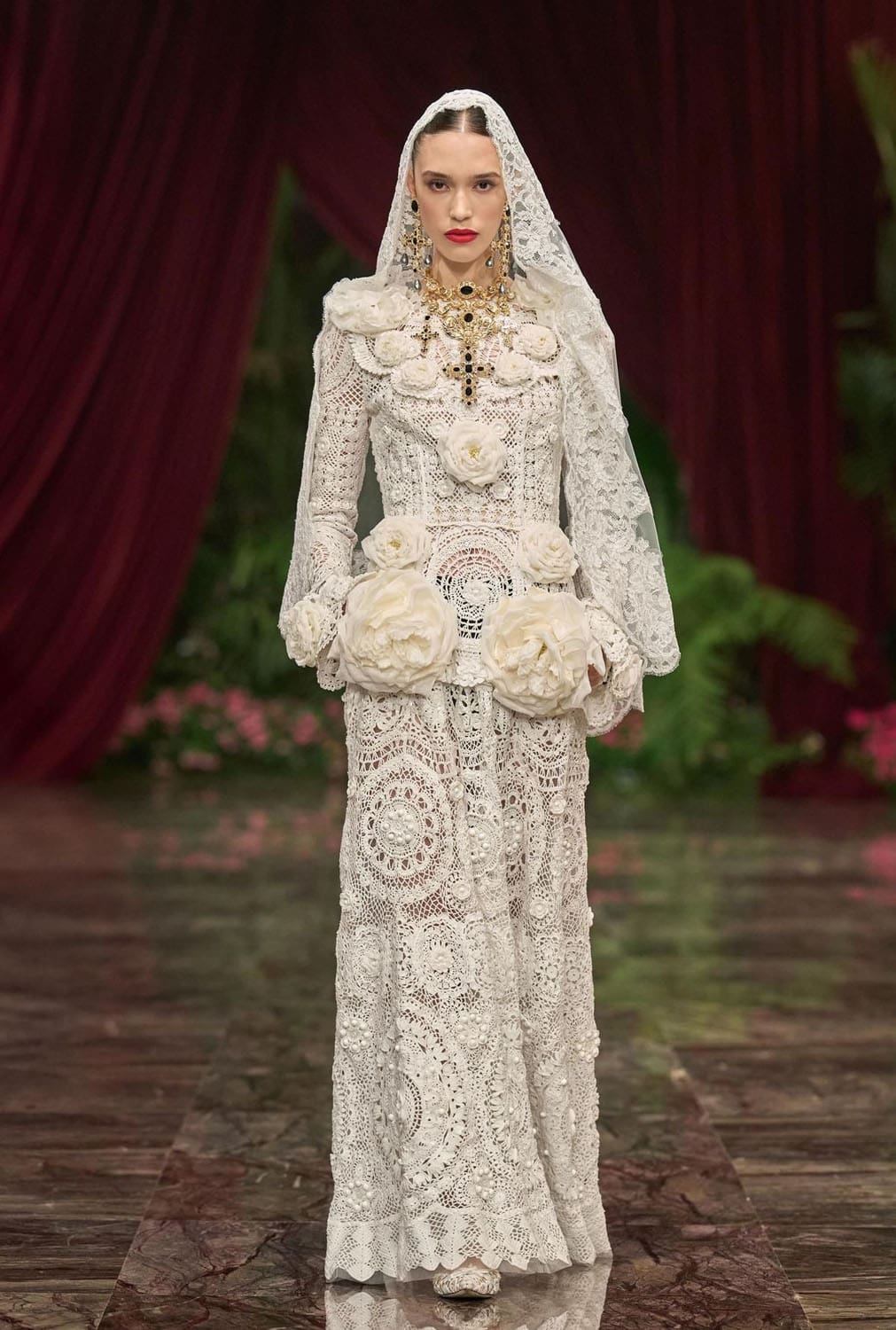 Dolce Gabbana Alta Moda 2026 Runway Magazine (46)