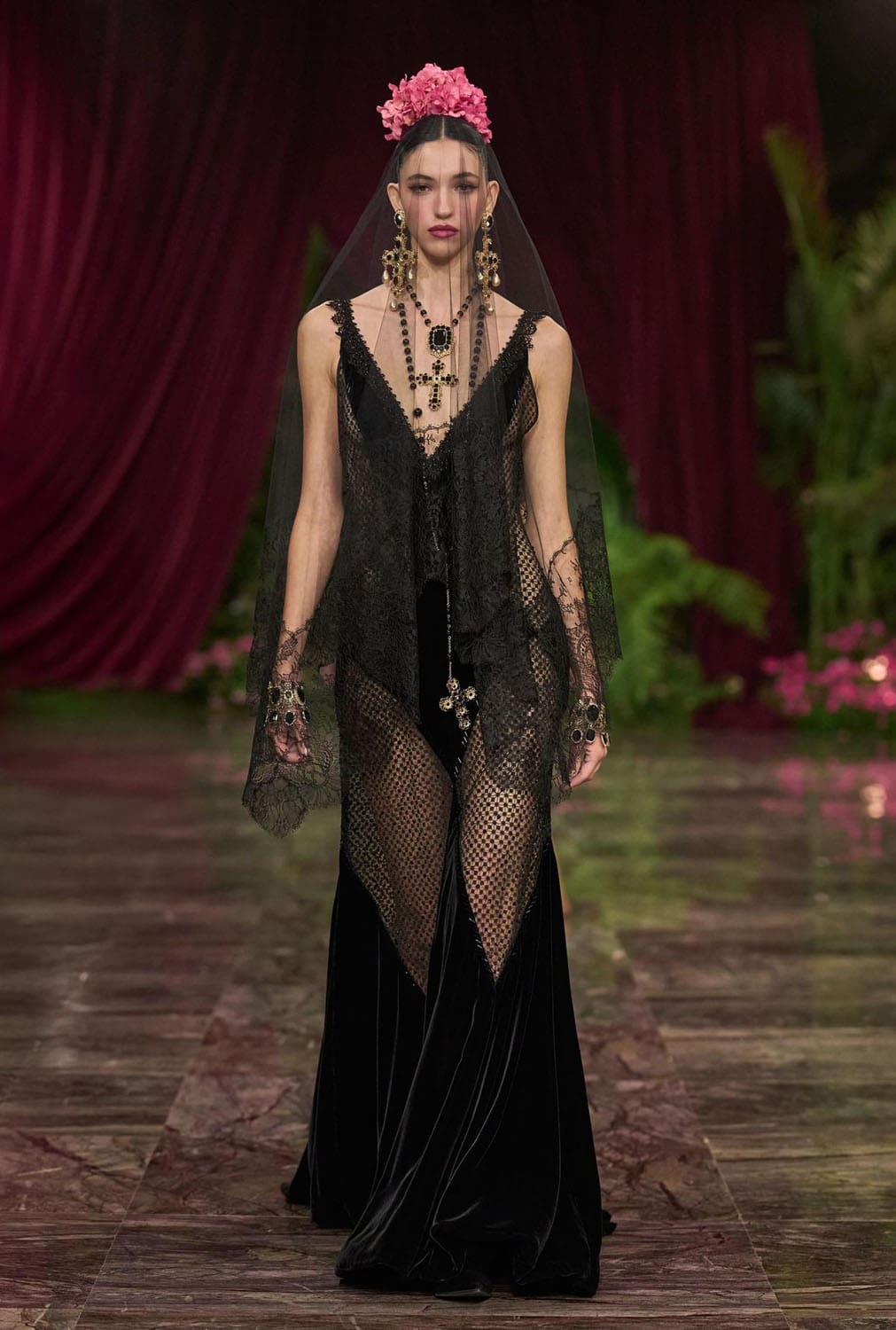 Dolce Gabbana Alta Moda 2026 Runway Magazine (53)