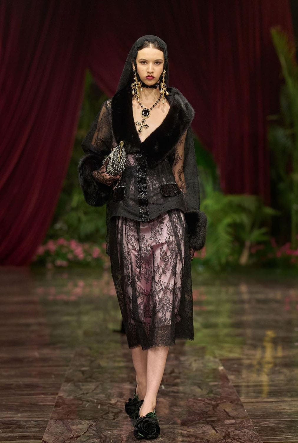 Dolce Gabbana Alta Moda 2026 Runway Magazine (62)