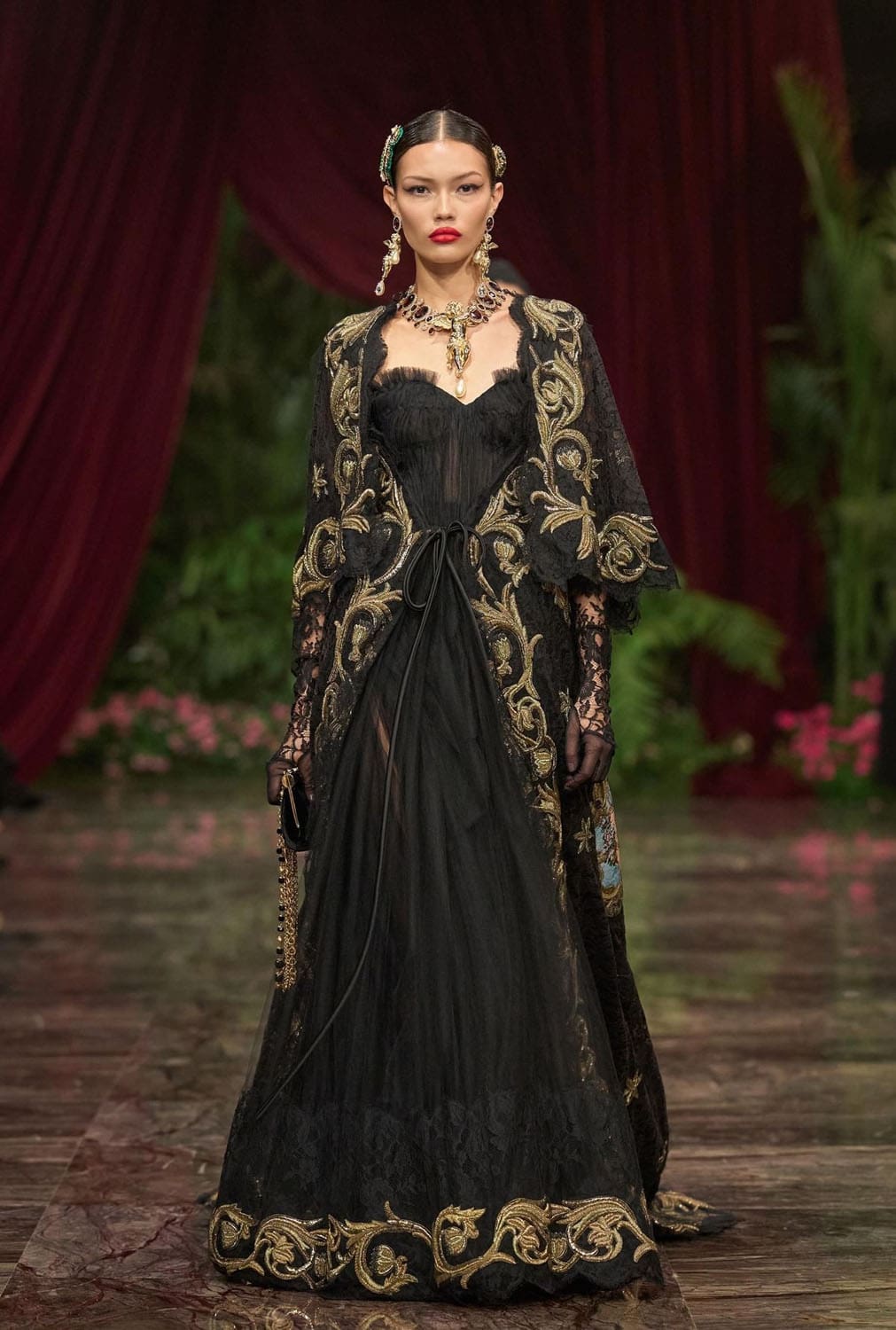 Dolce Gabbana Alta Moda 2026 Runway Magazine (68)