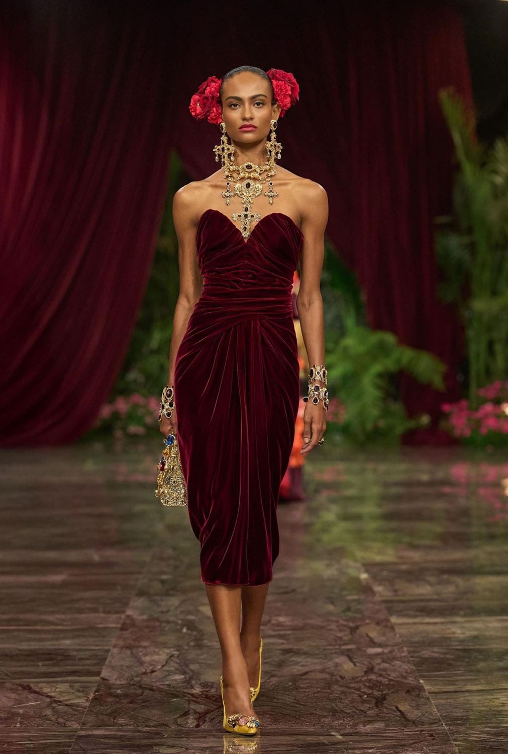 Dolce Gabbana Alta Moda 2026 Runway Magazine (71)