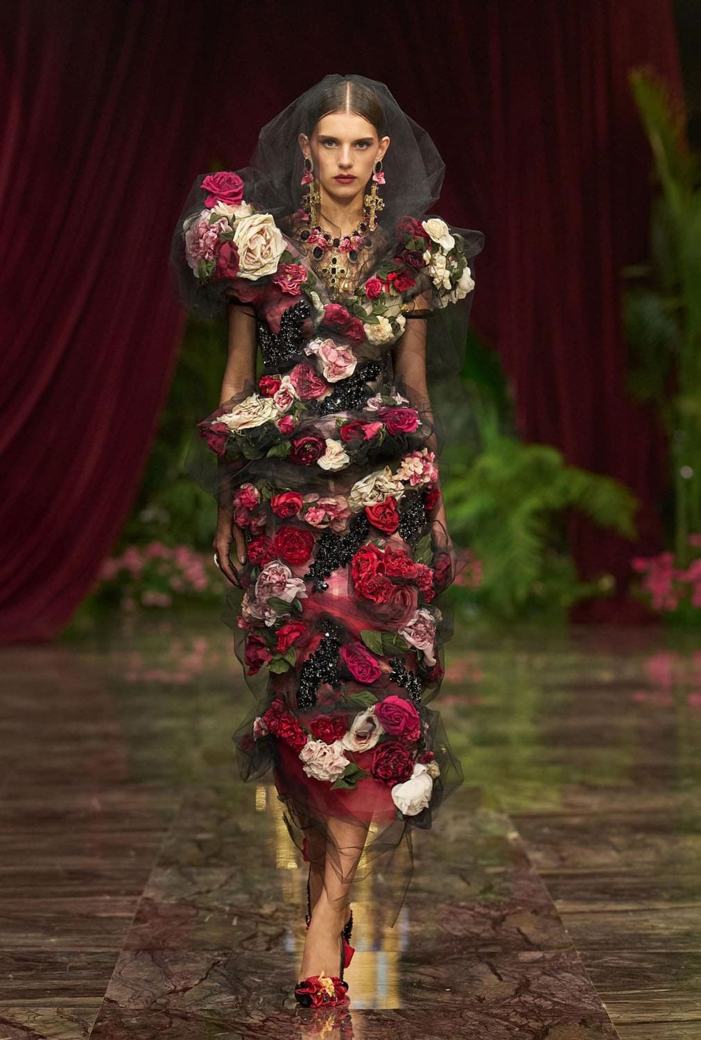 Dolce Gabbana Alta Moda 2026 Runway Magazine (73)
