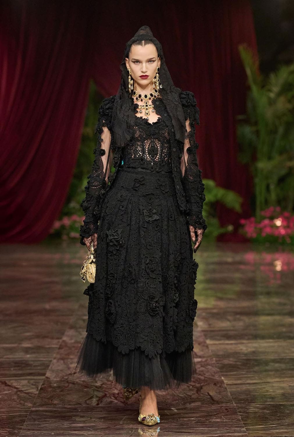 Dolce Gabbana Alta Moda 2026 Runway Magazine (79)
