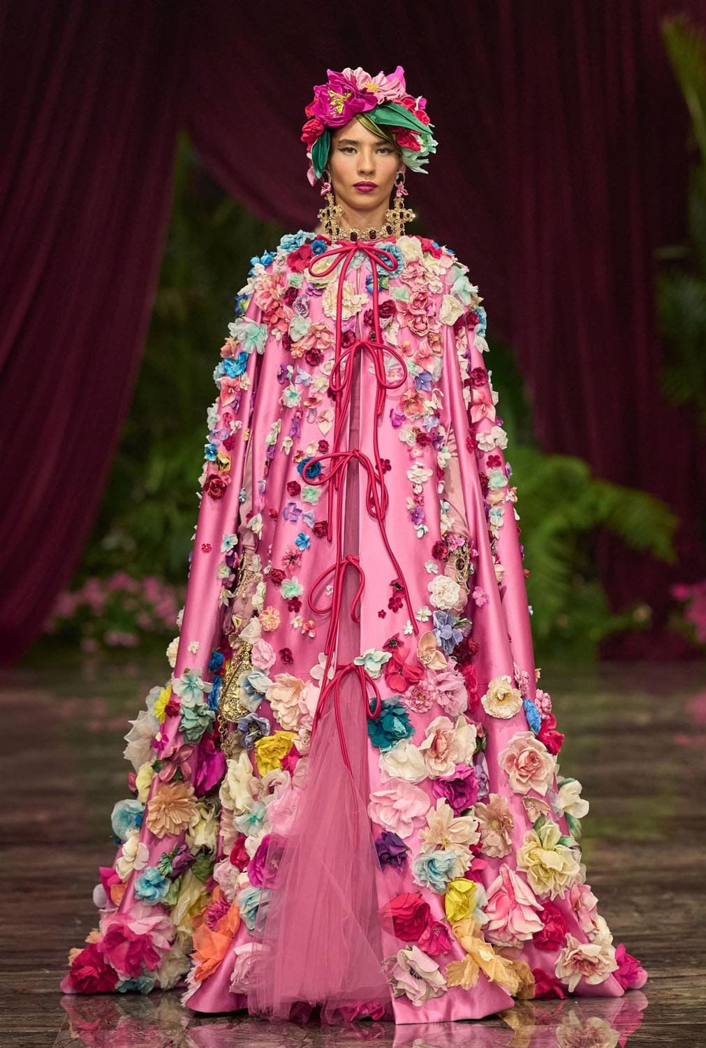 Dolce Gabbana Alta Moda 2026 Runway Magazine (95)
