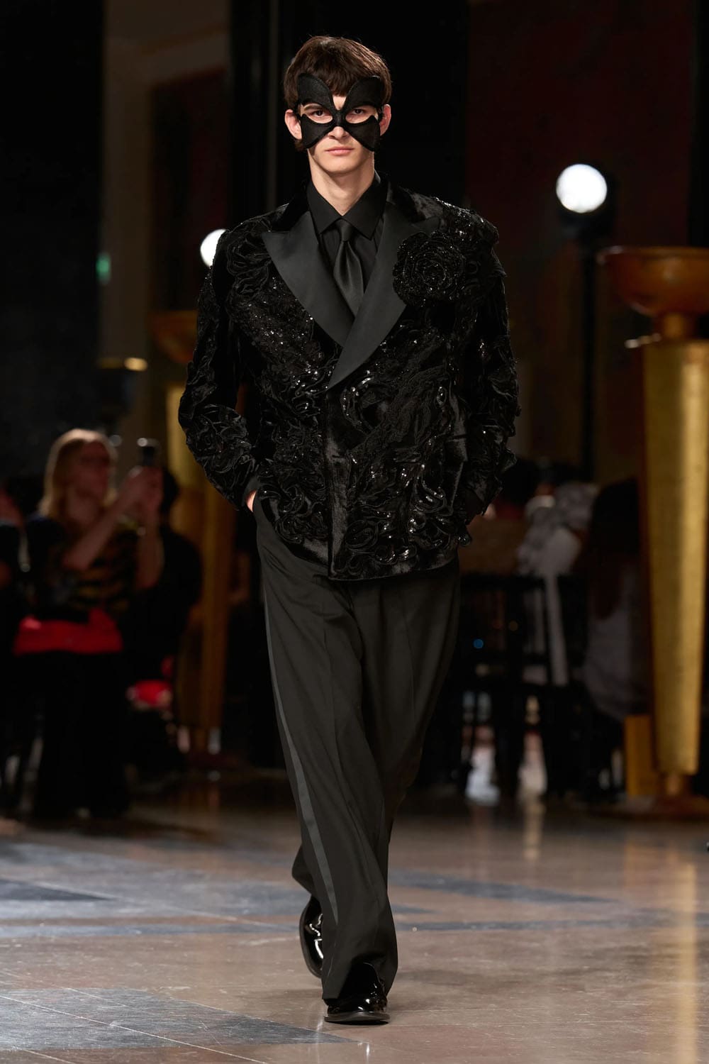Elie Saab Fall 2026 2027 Haute Couture Runway Magazine (17)