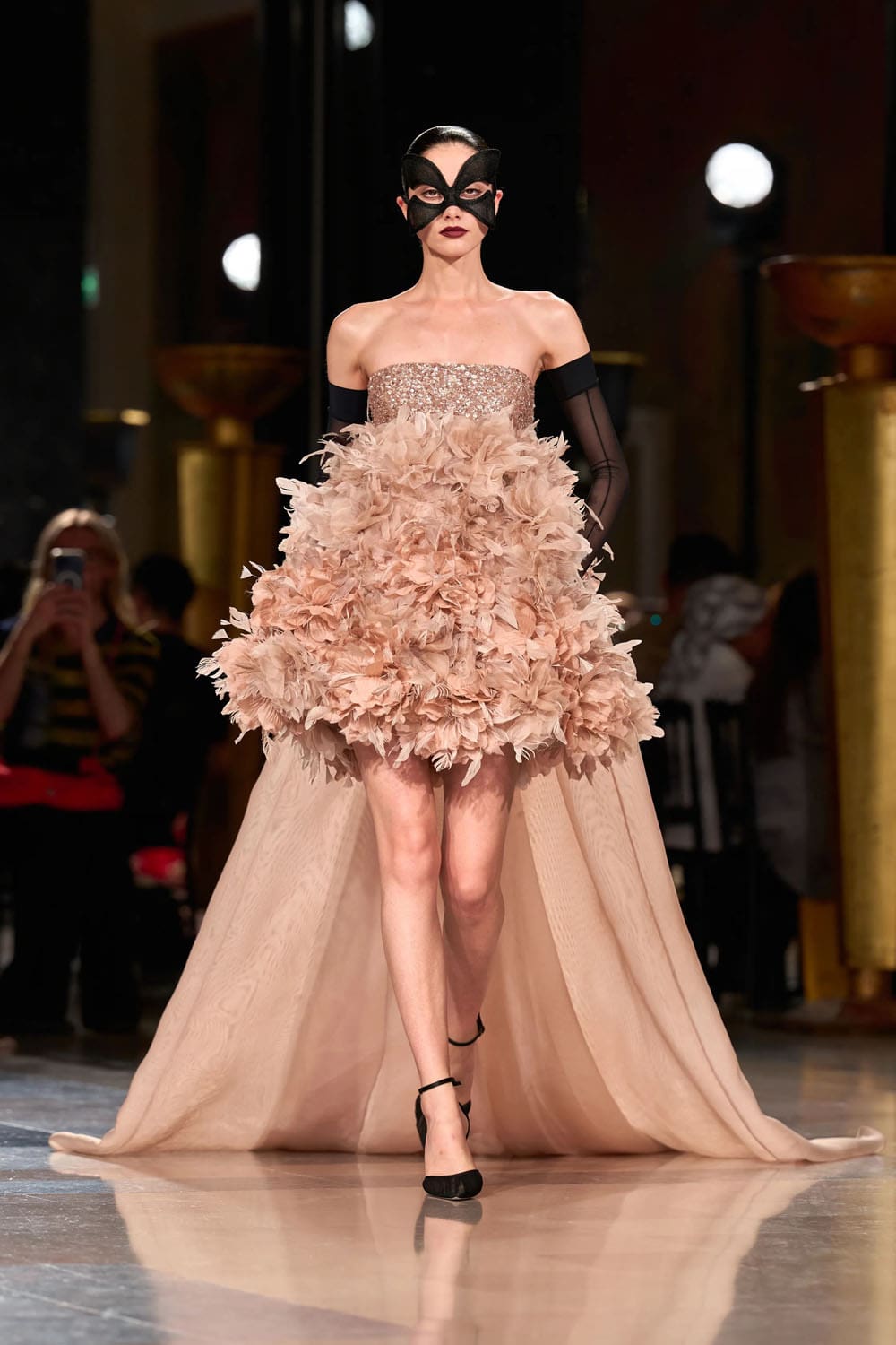 Elie Saab Fall 2026 2027 Haute Couture Runway Magazine (20)