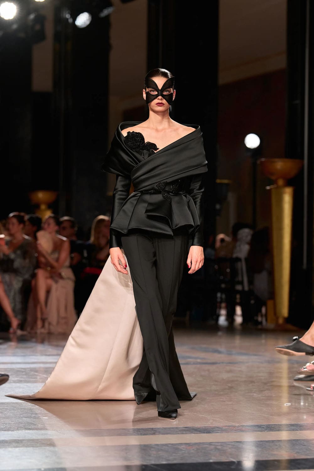 Elie Saab Fall 2026 2027 Haute Couture Runway Magazine (5)