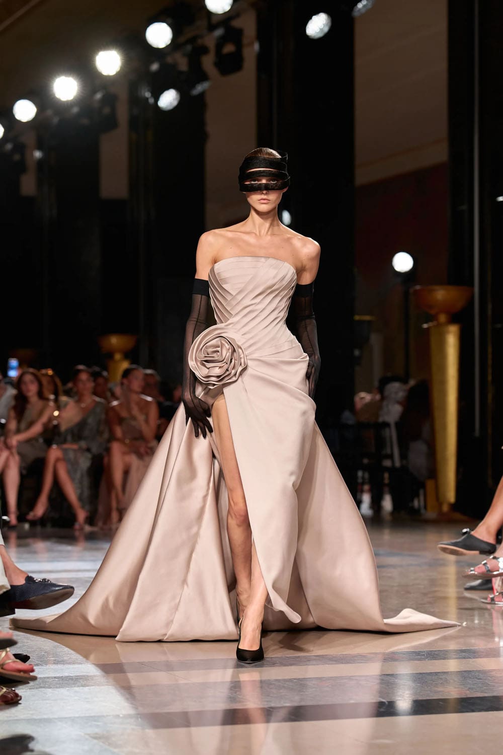 Elie Saab Fall 2026 2027 Haute Couture Runway Magazine (6)