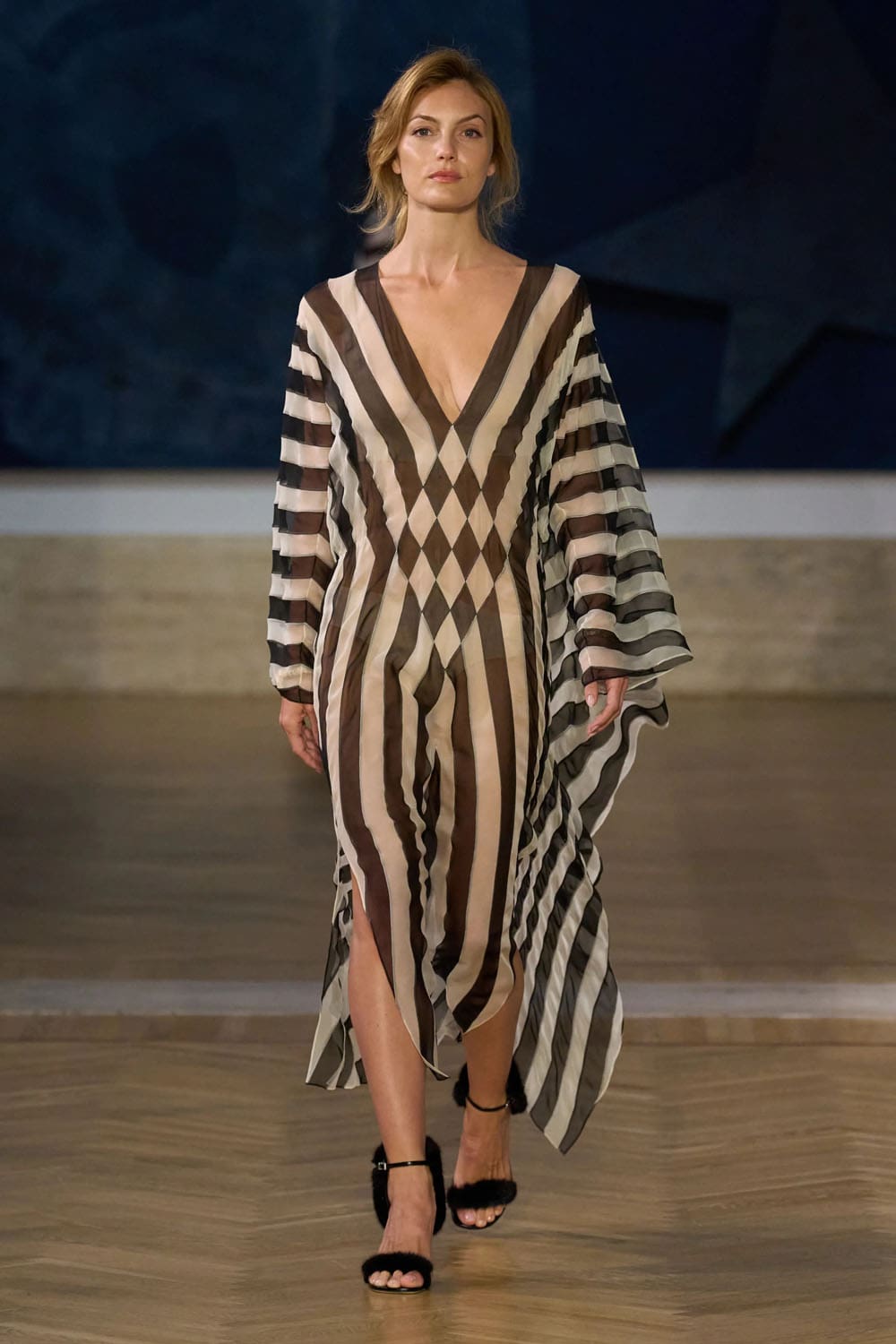 Fendi 2026/2027秋冬高级定制系列 Runway 杂志(1)