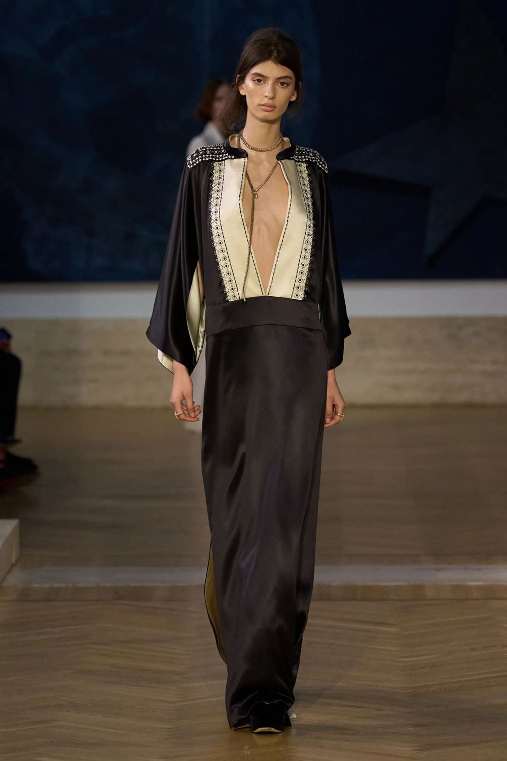 Fendi 2026/2027秋冬高级定制系列 Runway 杂志(12)