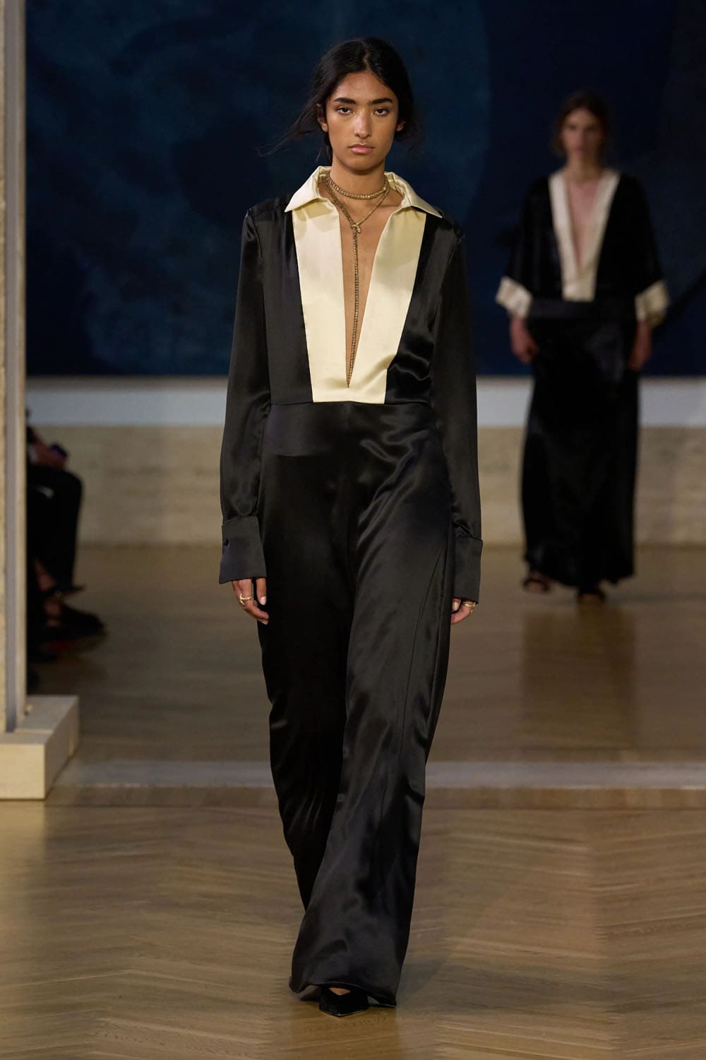 Fendi 2026/2027秋冬高级定制系列 Runway 杂志(16)