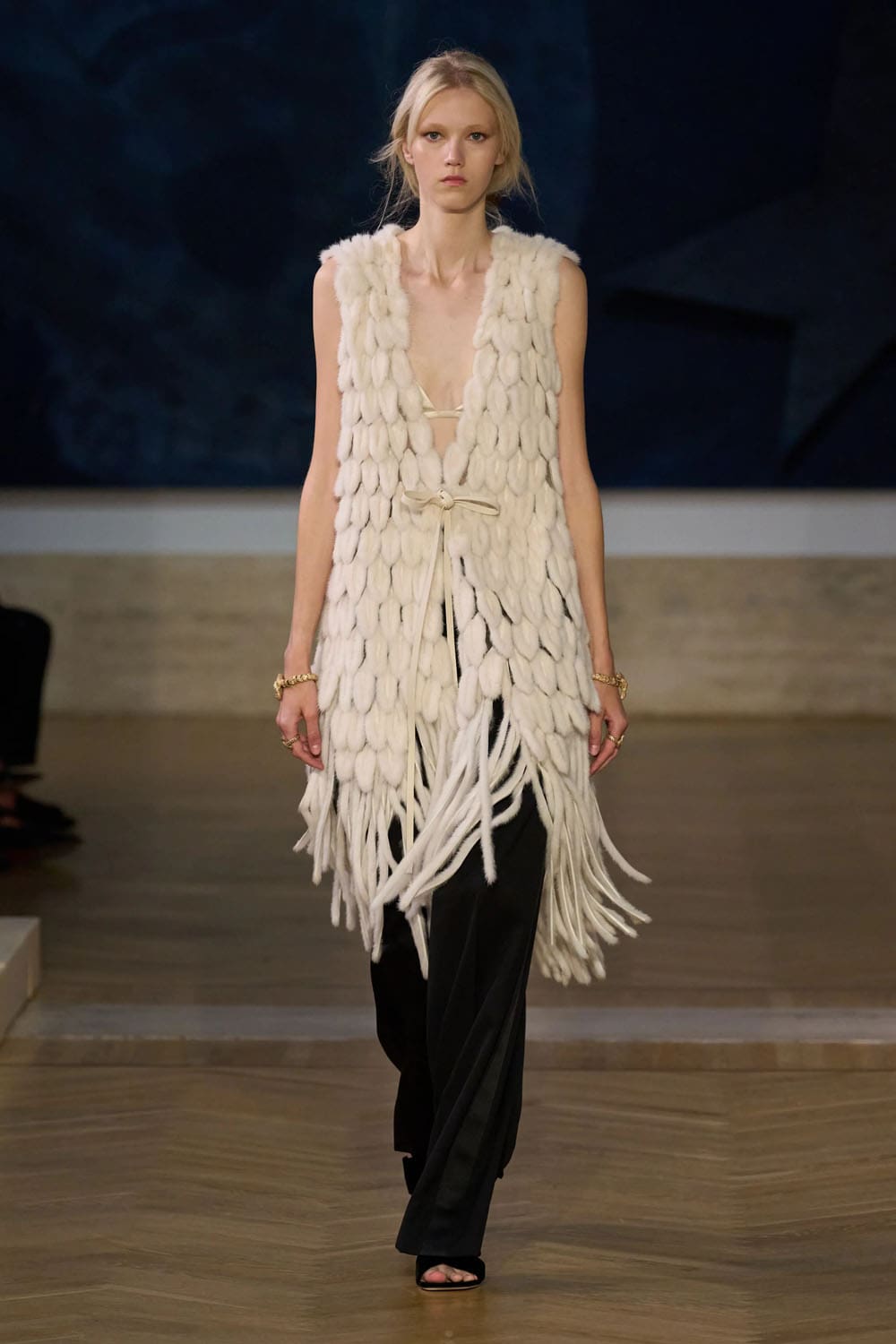 Fendi 2026/2027秋冬高级定制系列 Runway 杂志(27)