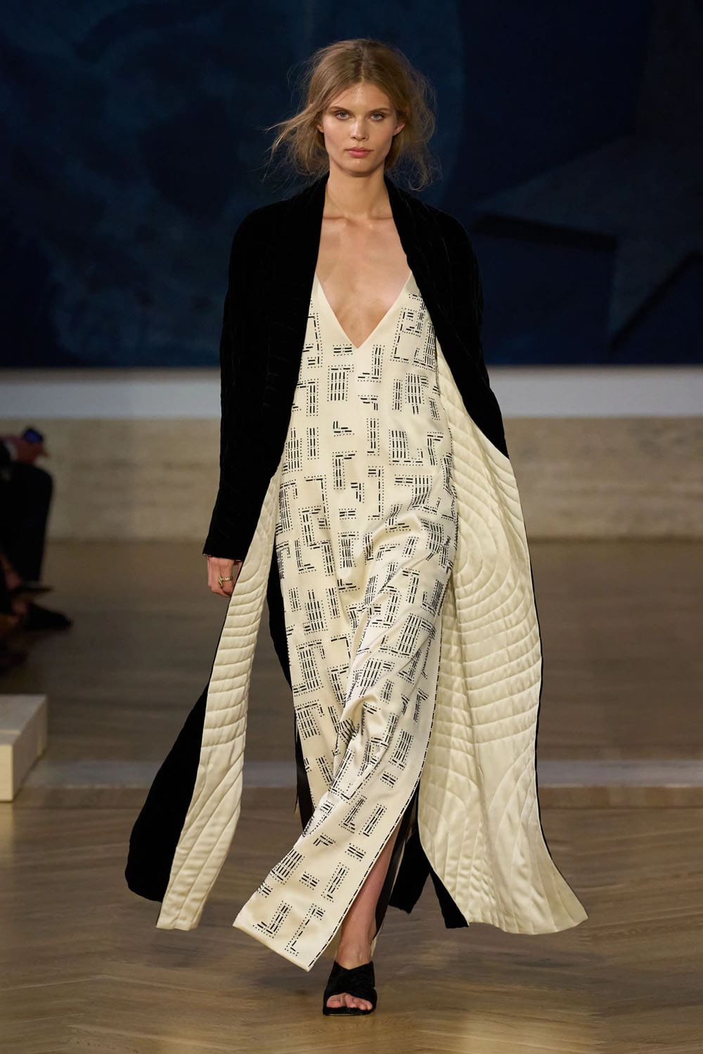 Fendi 2026/2027秋冬高级定制系列 Runway 杂志(3)