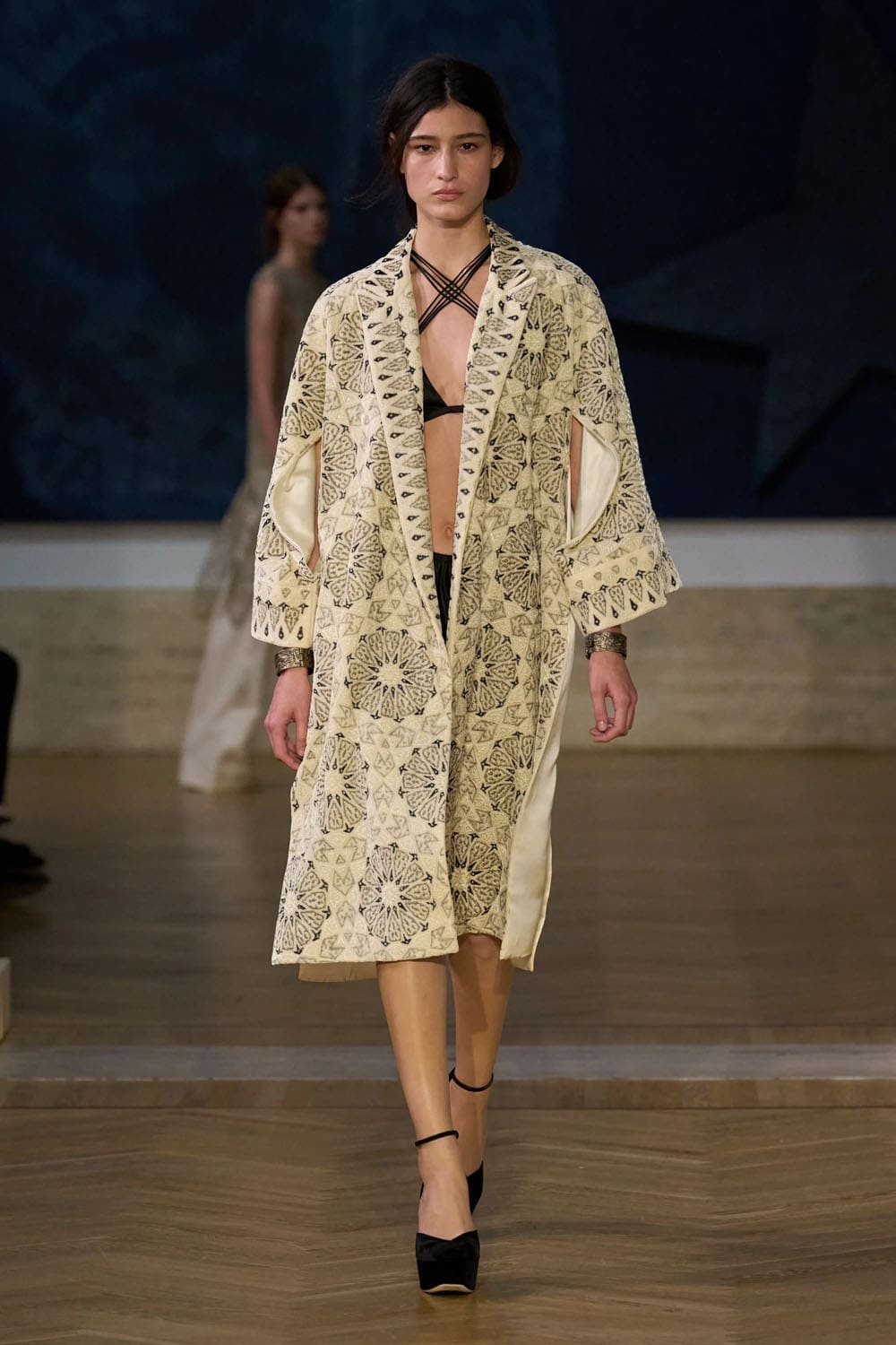 Fendi 2026/2027秋冬高级定制系列 Runway 杂志(31)