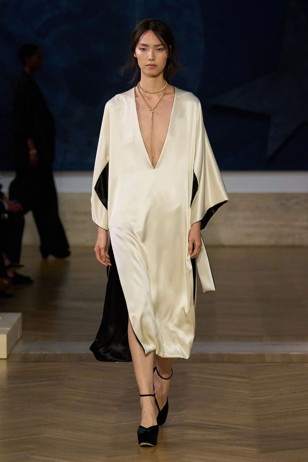Fendi 2026/2027秋冬高级定制系列 Runway 杂志(4)