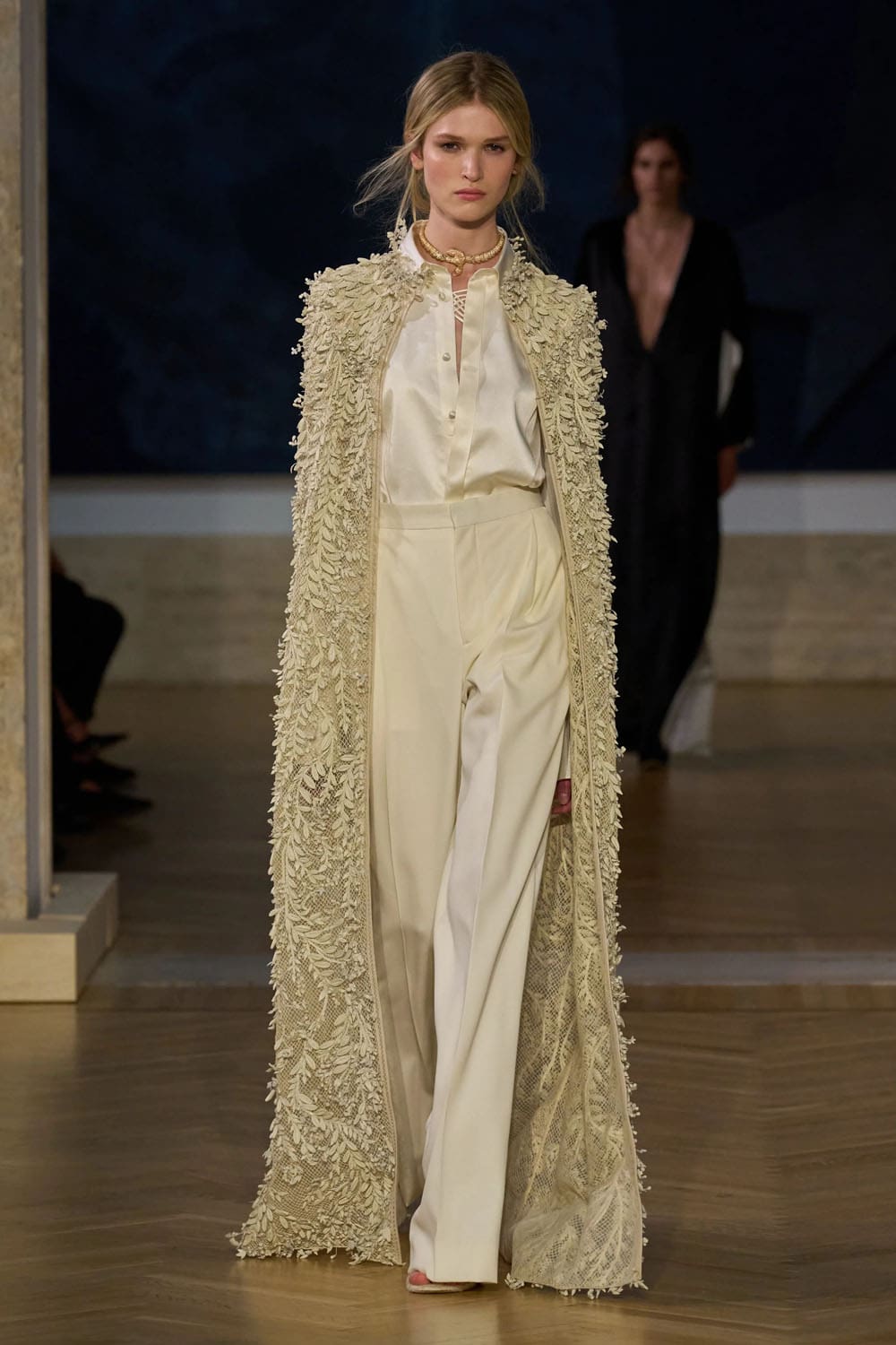 Fendi 2026/2027秋冬高级定制系列 Runway 杂志(42)