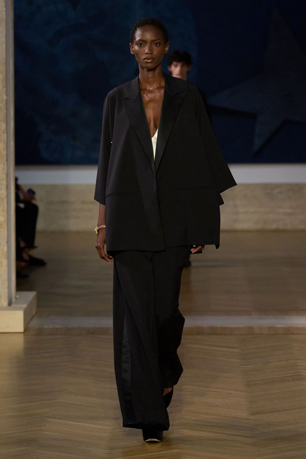 Fendi 2026/2027秋冬高级定制系列 Runway 杂志(5)