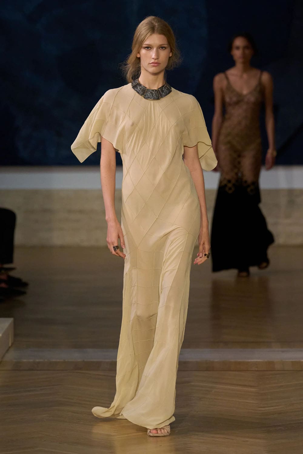 Fendi 2026/2027秋冬高级定制系列 Runway 杂志(57)