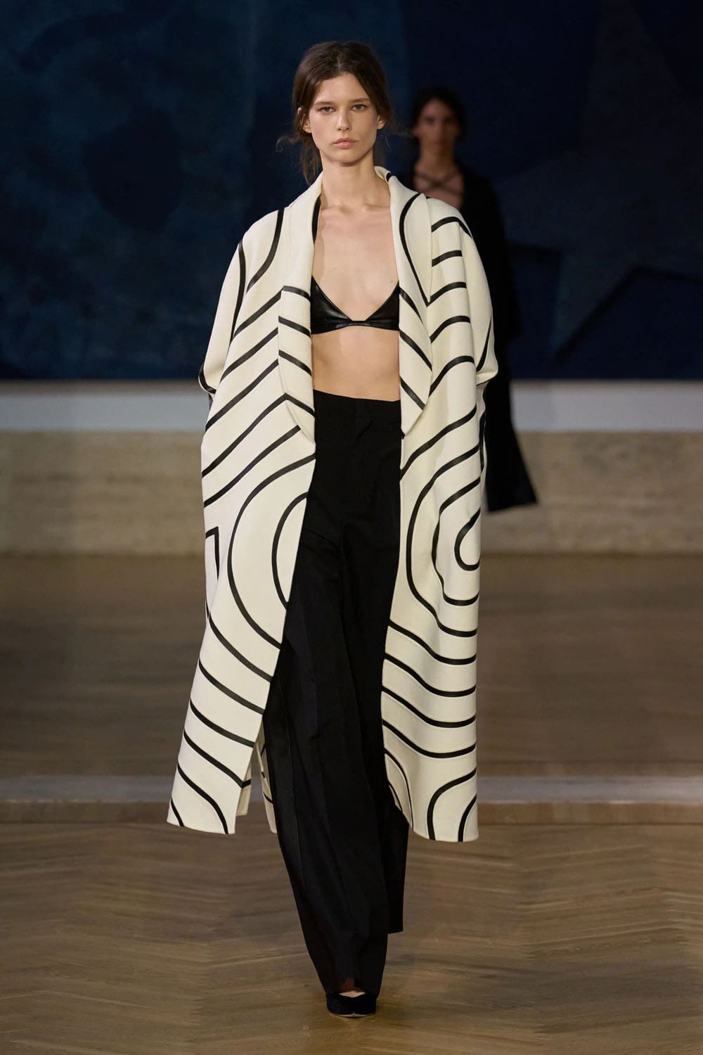 Fendi 2026/2027秋冬高级定制系列 Runway 杂志(8)