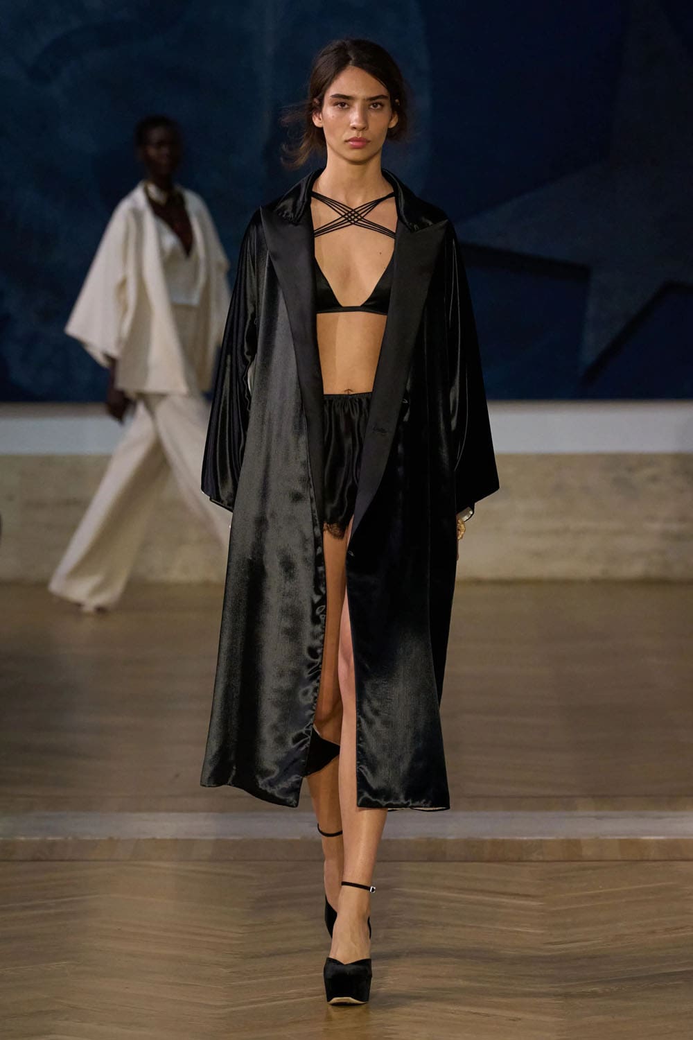 Fendi 2026/2027秋冬高级定制系列 Runway 杂志(9)