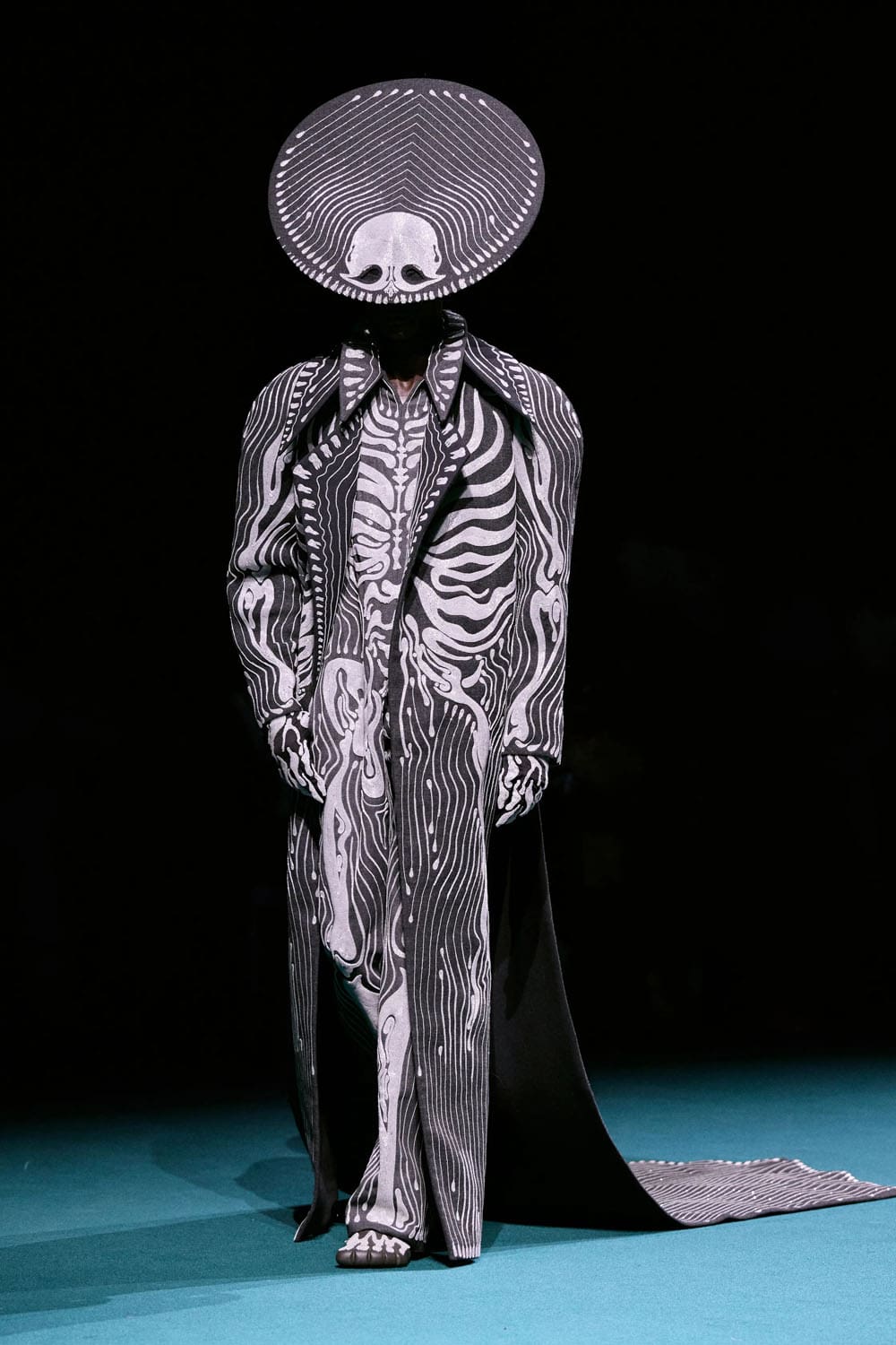 Robert Wun Herbst/Winter 2026/2027 Haute Couture Runway Magazin (16)