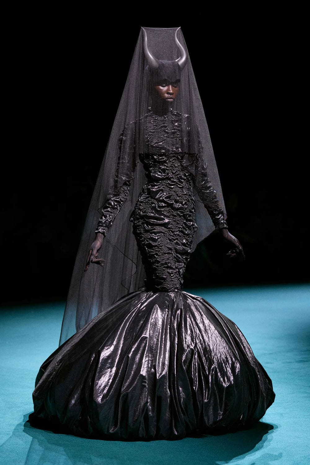 Robert Wun Herbst/Winter 2026/2027 Haute Couture Runway Magazin (17)