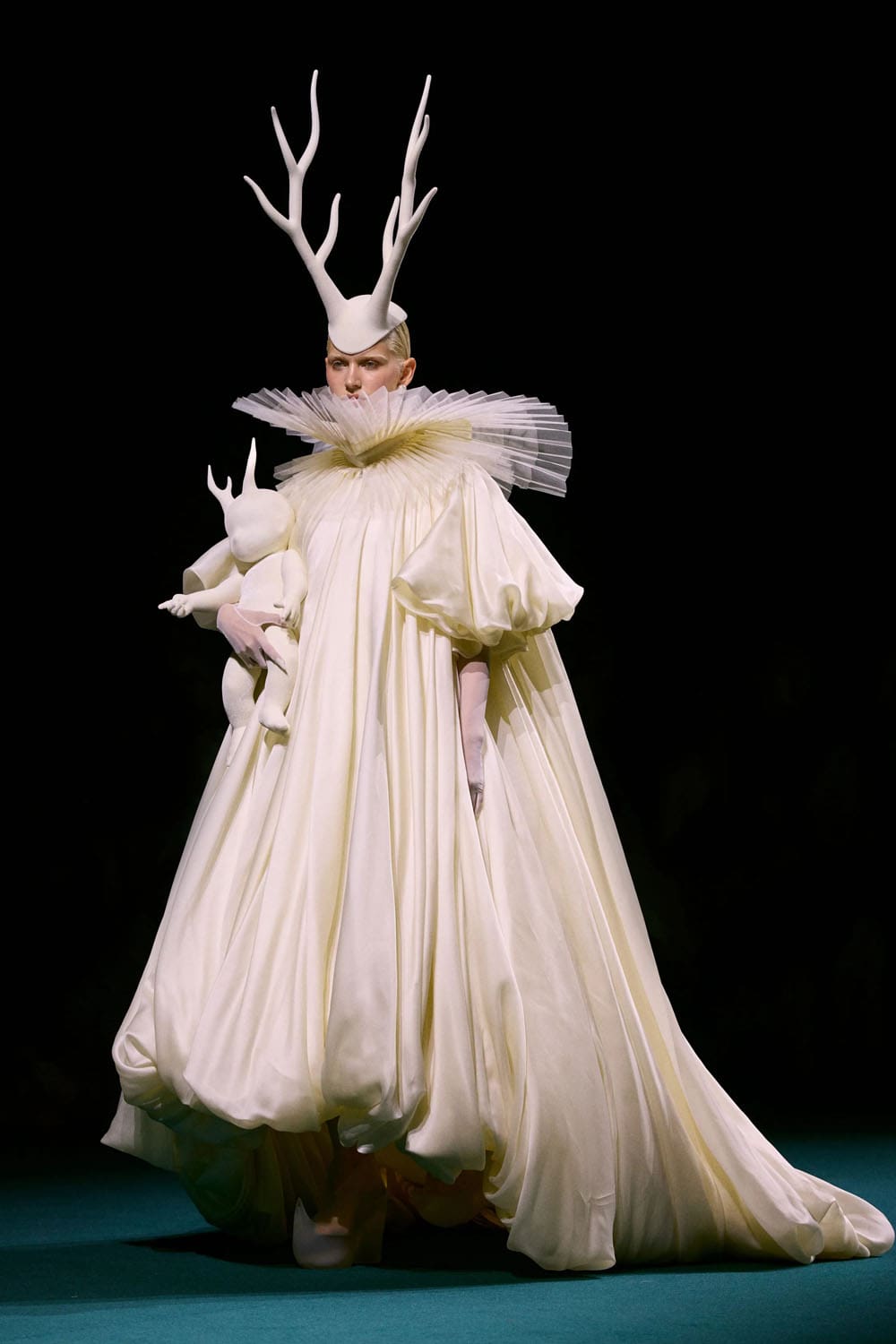 Robert Wun Herbst/Winter 2026/2027 Haute Couture Runway Magazin (18)