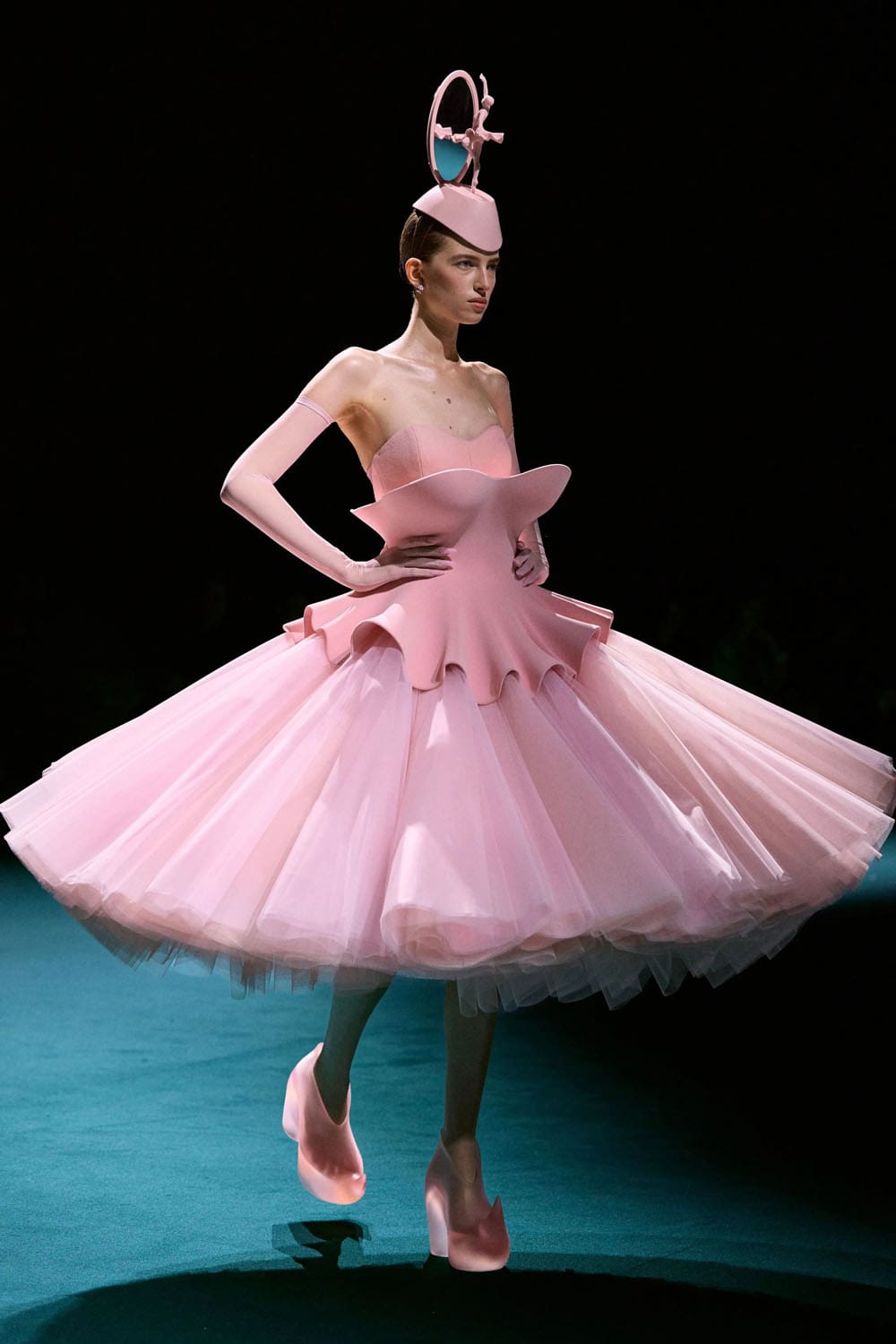Robert Wun Herbst/Winter 2026/2027 Haute Couture Runway Magazin (19)
