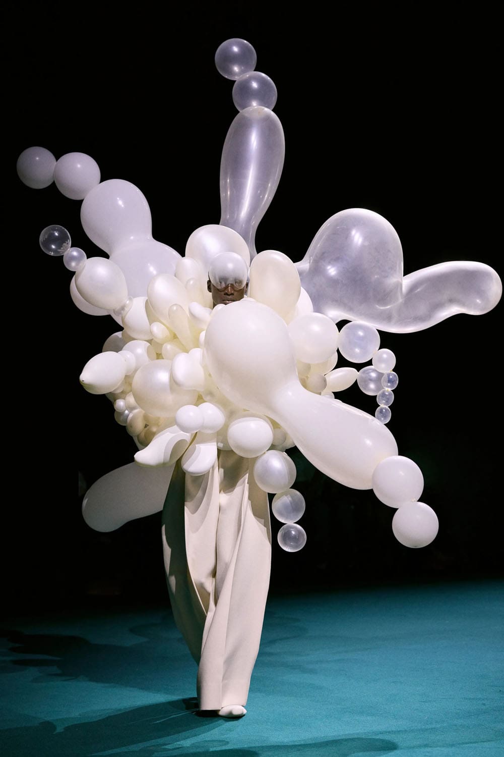Robert Wun Herbst/Winter 2026/2027 Haute Couture Runway Magazin (24)
