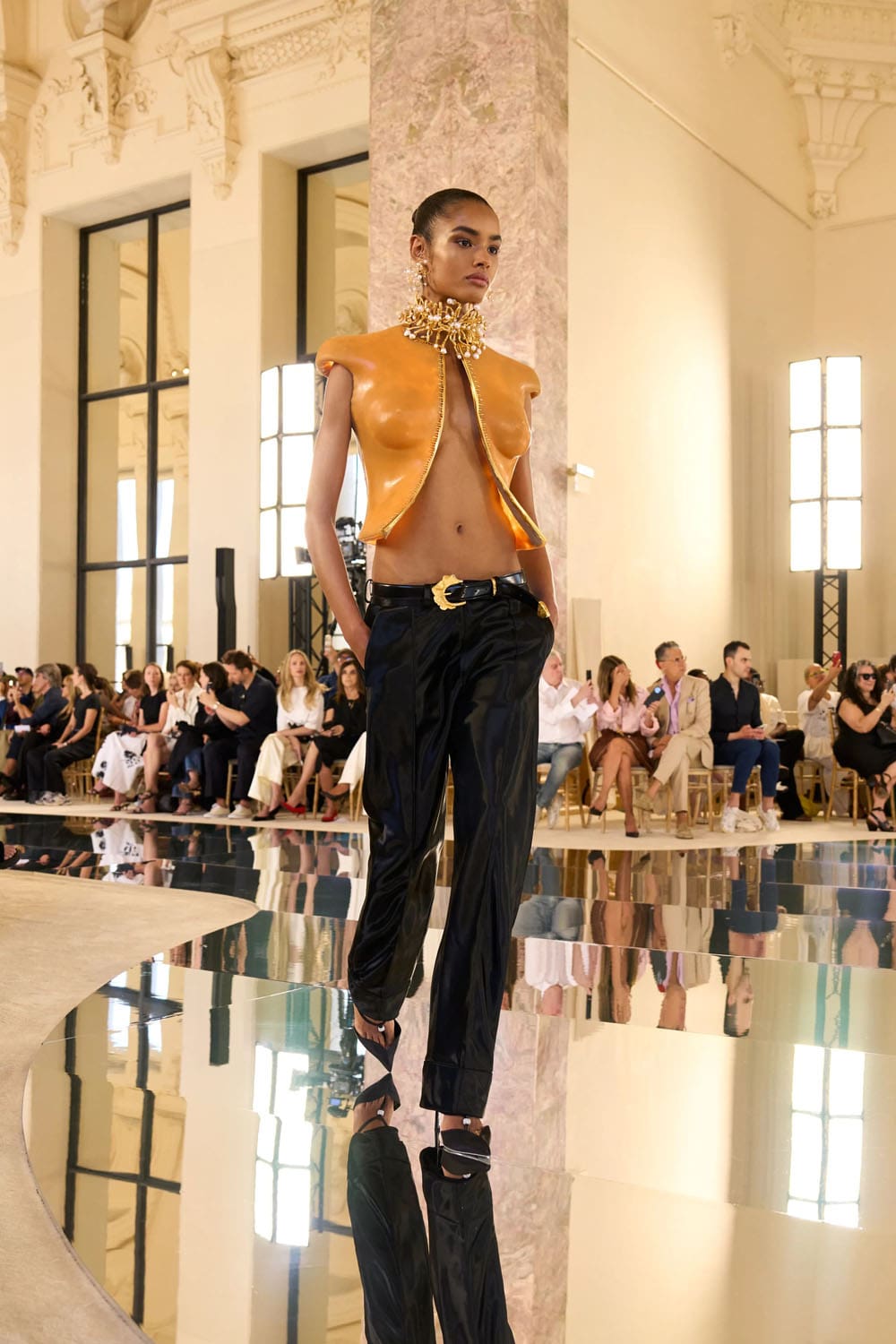 Коллекция Schiaparelli осень-зима 2026-2027 высокой моды Runway Журнал (12)