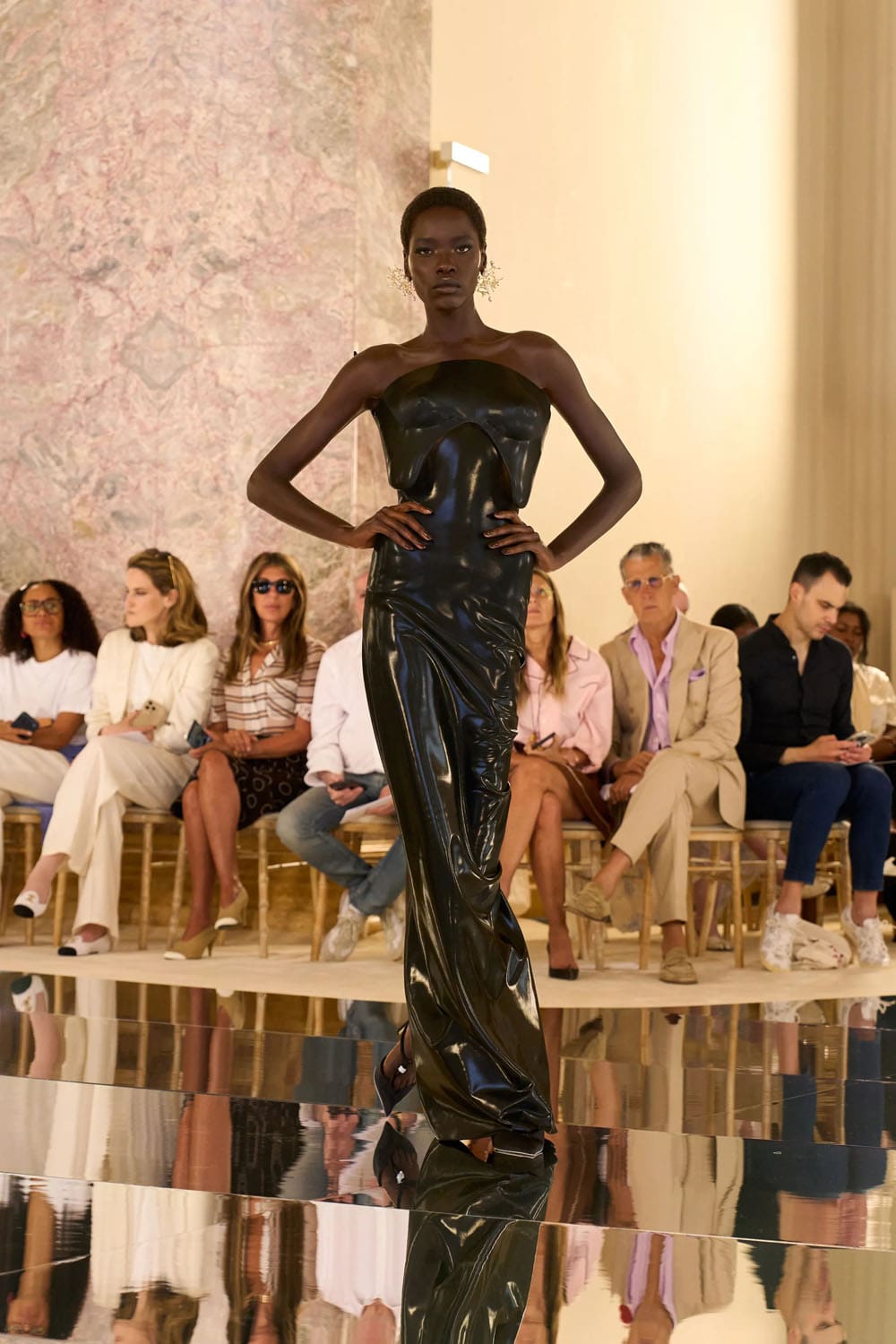 Коллекция Schiaparelli осень-зима 2026-2027 высокой моды Runway Журнал (13)