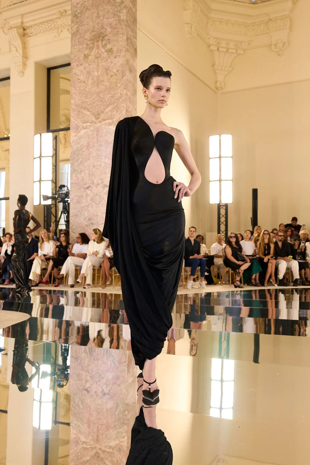 Коллекция Schiaparelli осень-зима 2026-2027 высокой моды Runway Журнал (14)