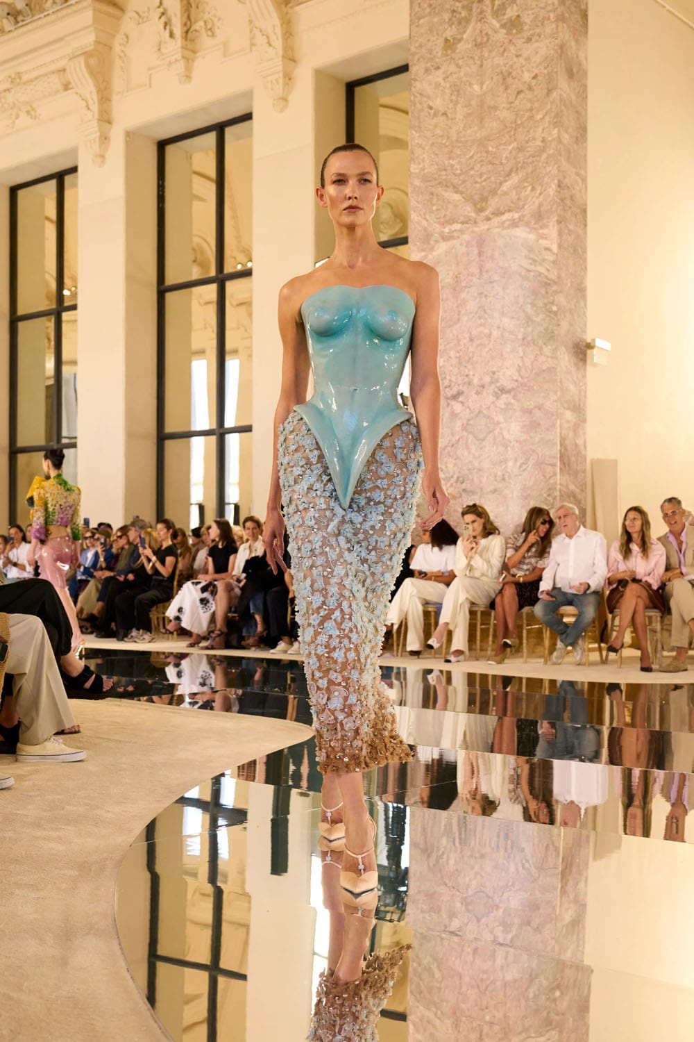 Коллекция Schiaparelli осень-зима 2026-2027 высокой моды Runway Журнал (28)