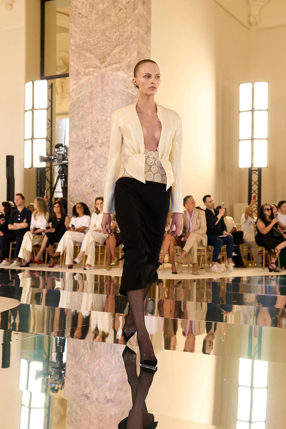 Коллекция Schiaparelli осень-зима 2026-2027 высокой моды Runway Журнал (3)