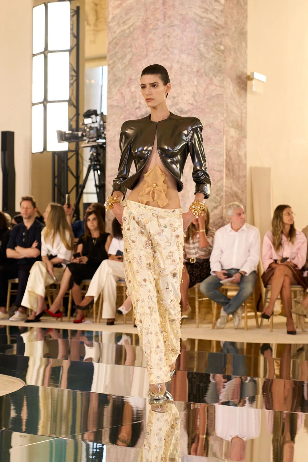 Коллекция Schiaparelli осень-зима 2026-2027 высокой моды Runway Журнал (6)