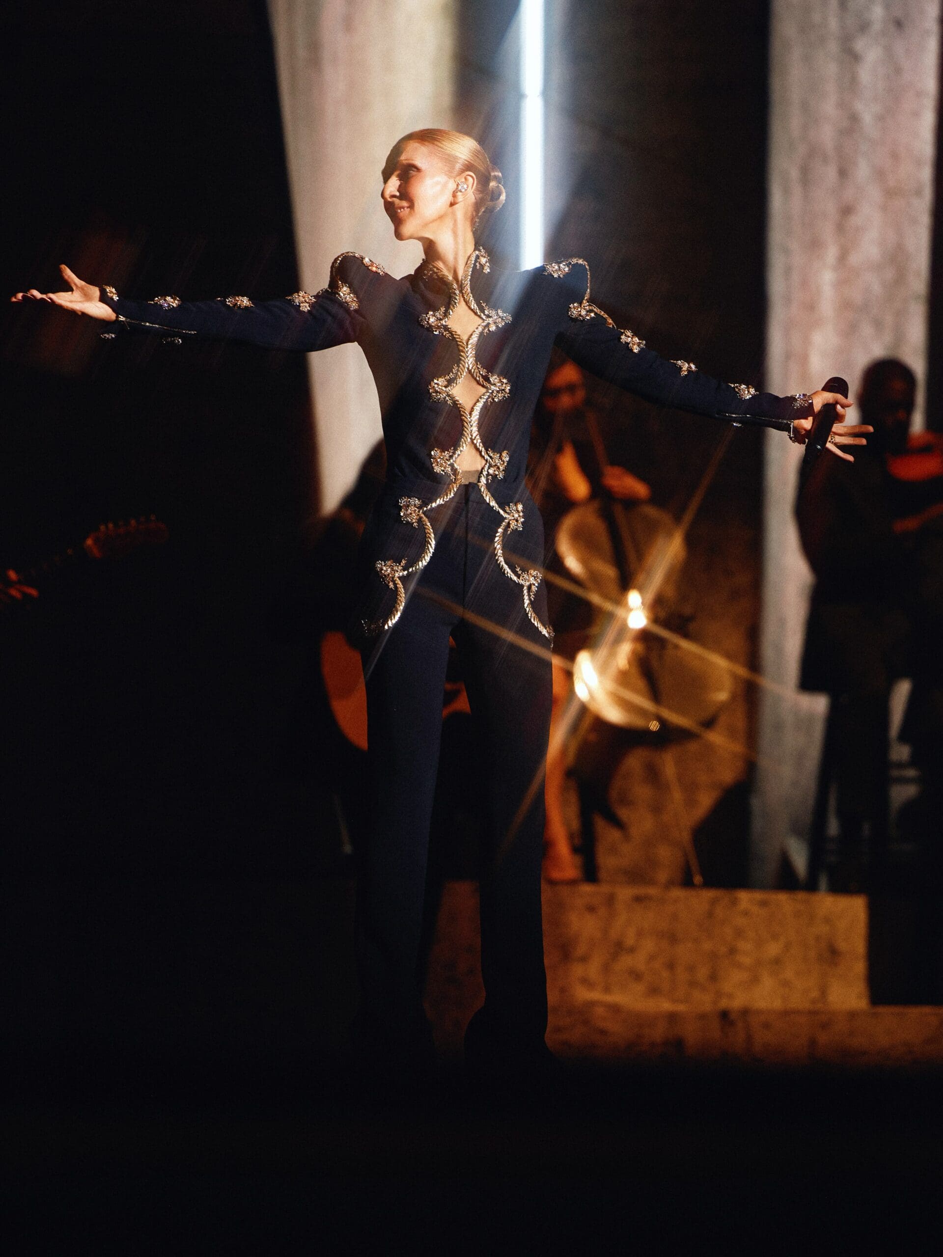 Céline Dion in Schiaparelli © Schiaparelli by RUNWAY CARICATORE 2
