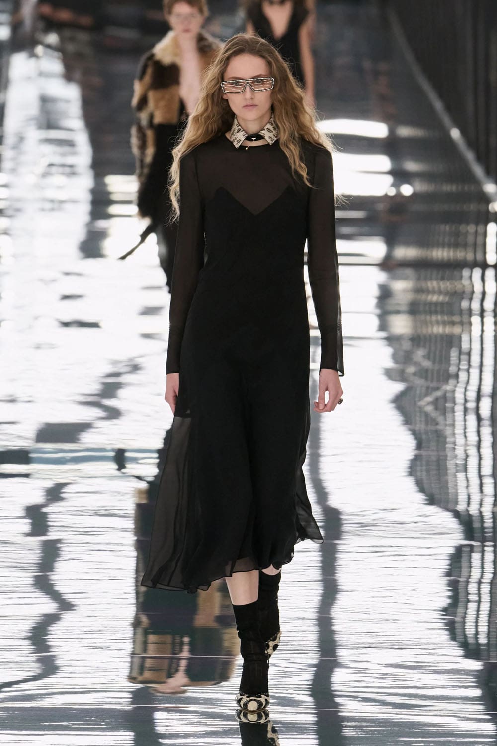 フェンディ春夏2027ミラノ Runway 雑誌(15)