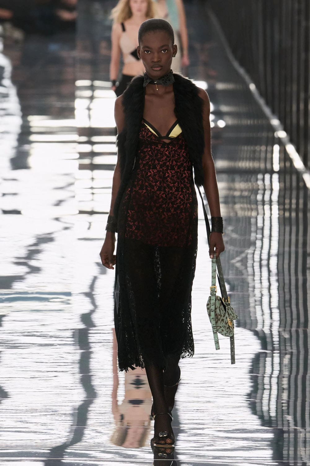 フェンディ春夏2027ミラノ Runway 雑誌(20)