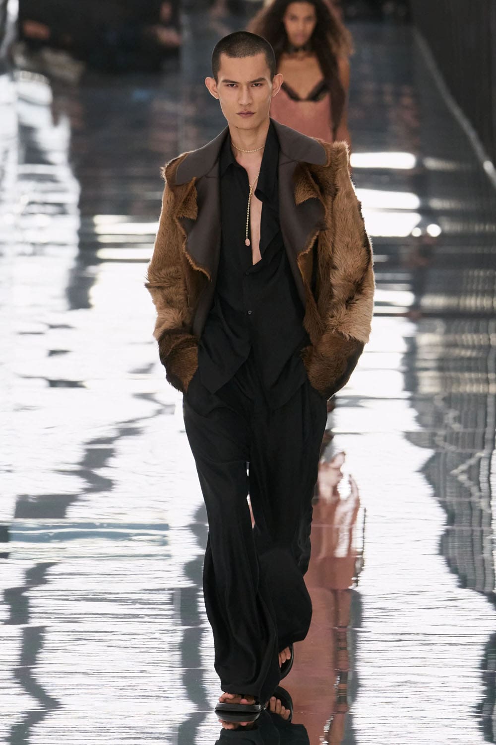 フェンディ春夏2027ミラノ Runway 雑誌(23)