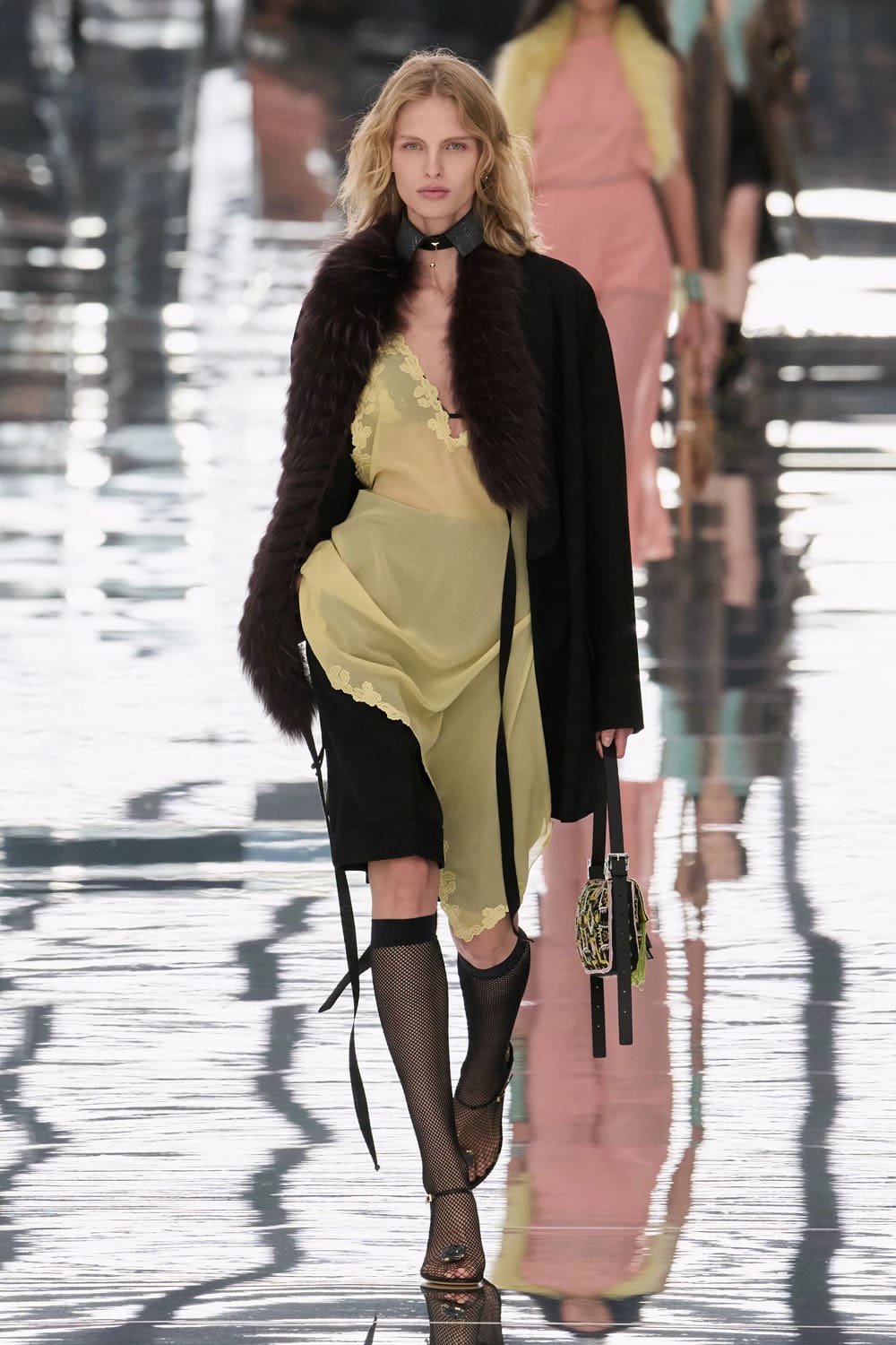 フェンディ春夏2027ミラノ Runway 雑誌(25)
