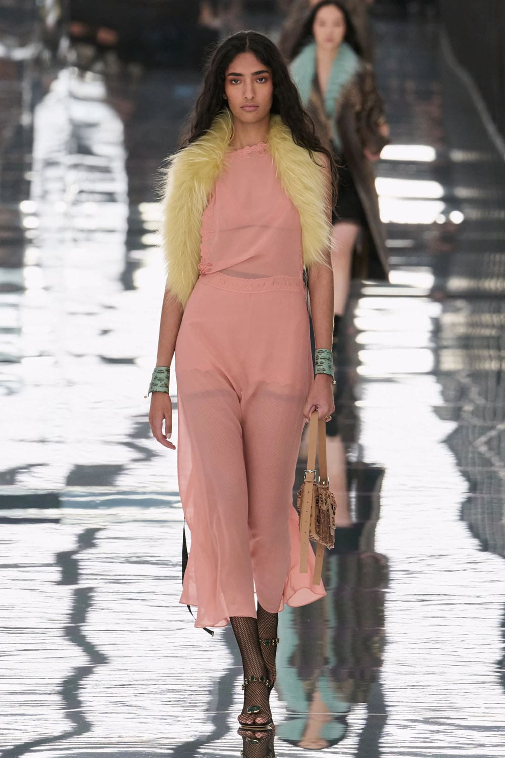 フェンディ春夏2027ミラノ Runway 雑誌(26)
