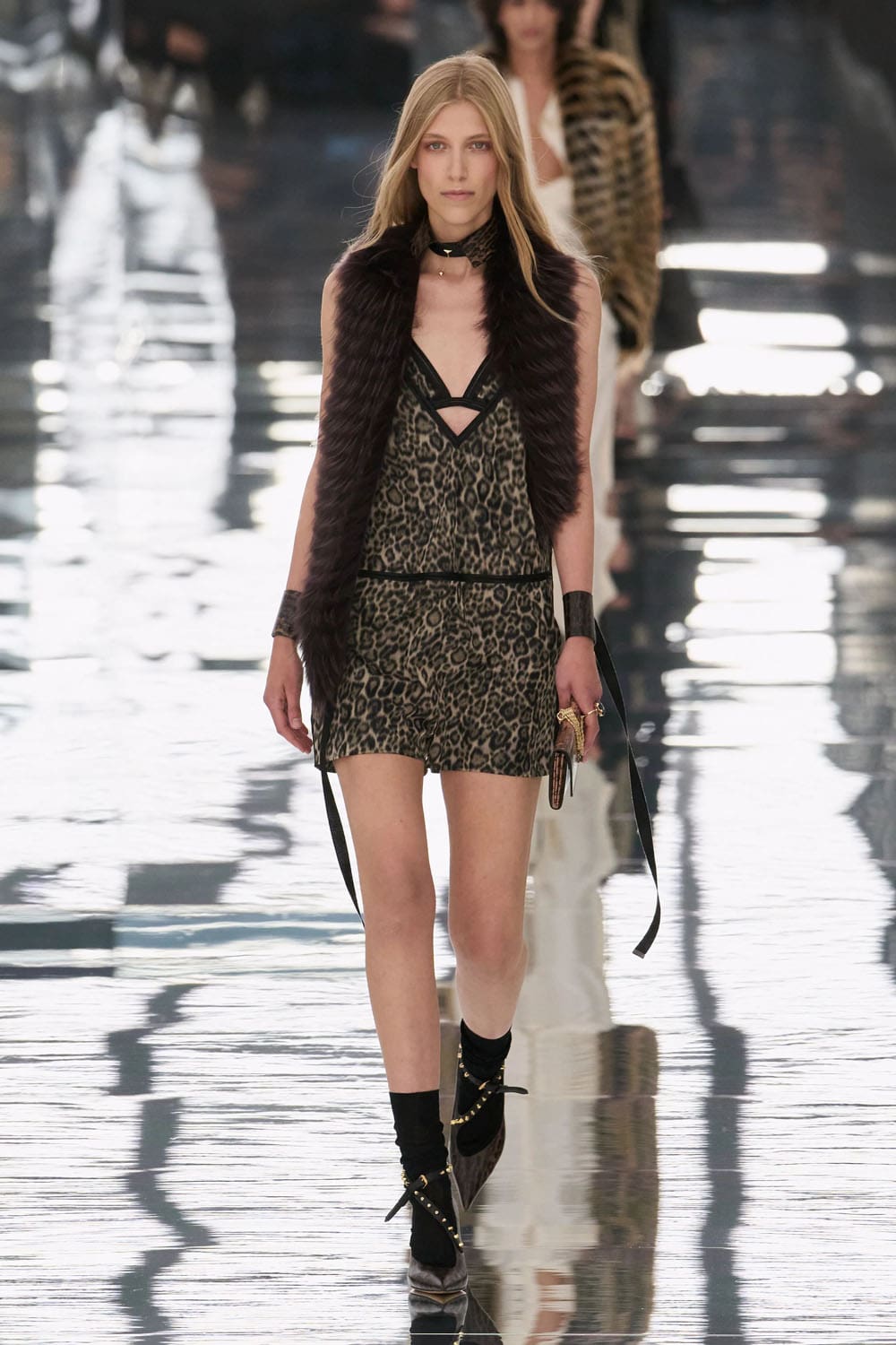 フェンディ春夏2027ミラノ Runway 雑誌(29)