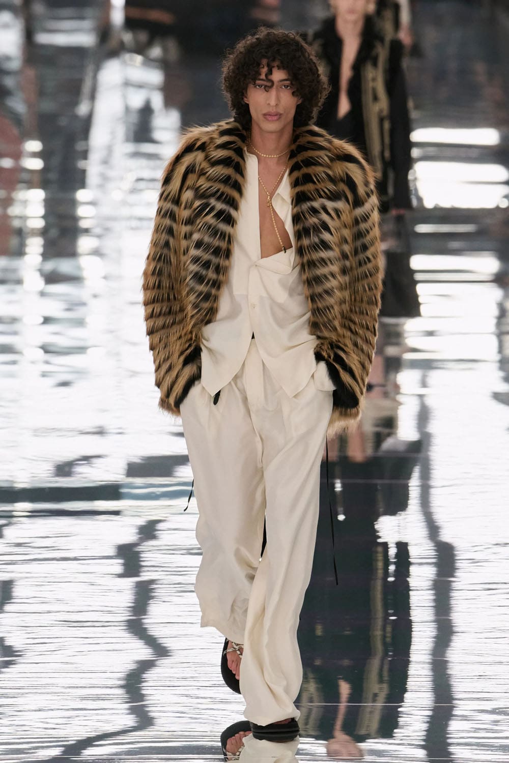 フェンディ春夏2027ミラノ Runway 雑誌(30)